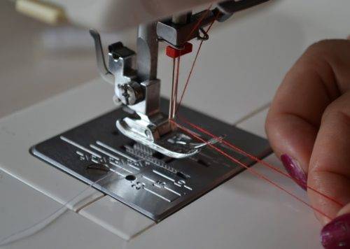 Какие нитки нужны для швейных машин  